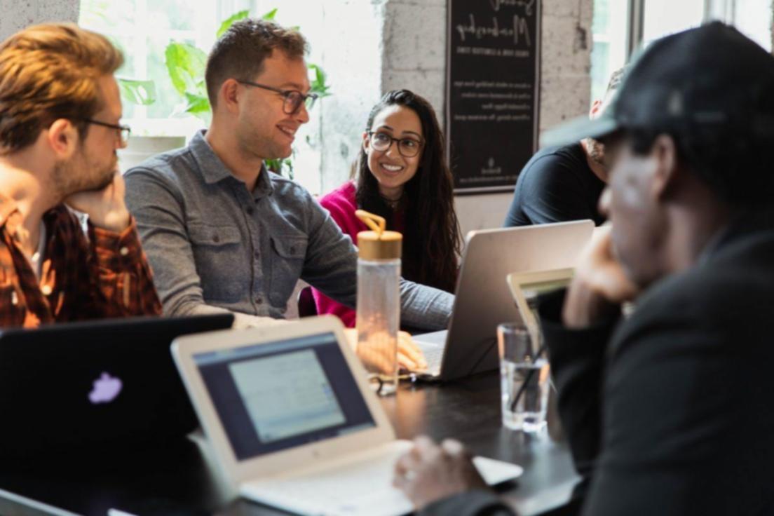 Peer review and feedback round during final session